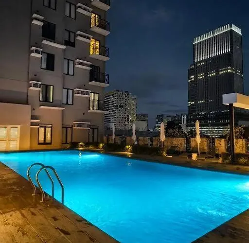 1 Bedroom With Balcony Walk To It Park View Pool Access *