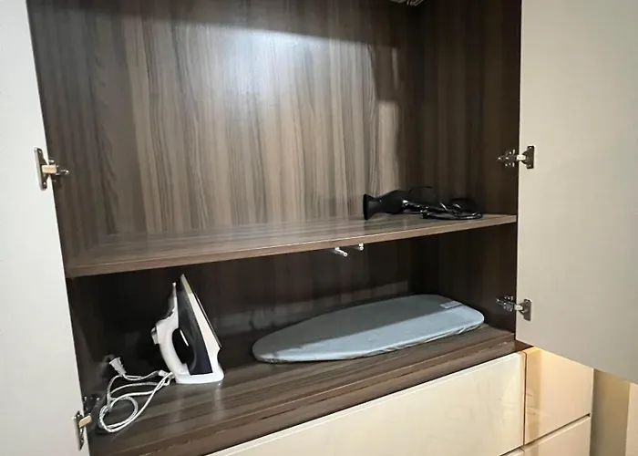 1 Bedroom With Balcony Walk To It Park View Pool Access Appartamento