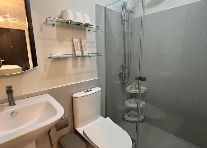 1 Bedroom With Balcony Walk To It Park View Pool Access Appartamento *